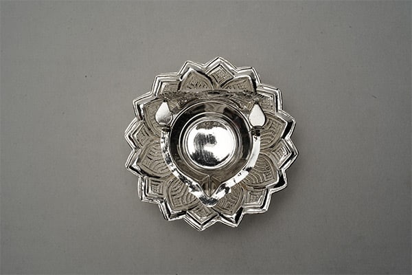 Flower Base Kamatchi Lamp